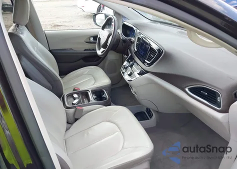 2017 Chrysler Pacifica Touring-L z USA, uszkodzony, nr VIN 2C4RC1BG8HR525825